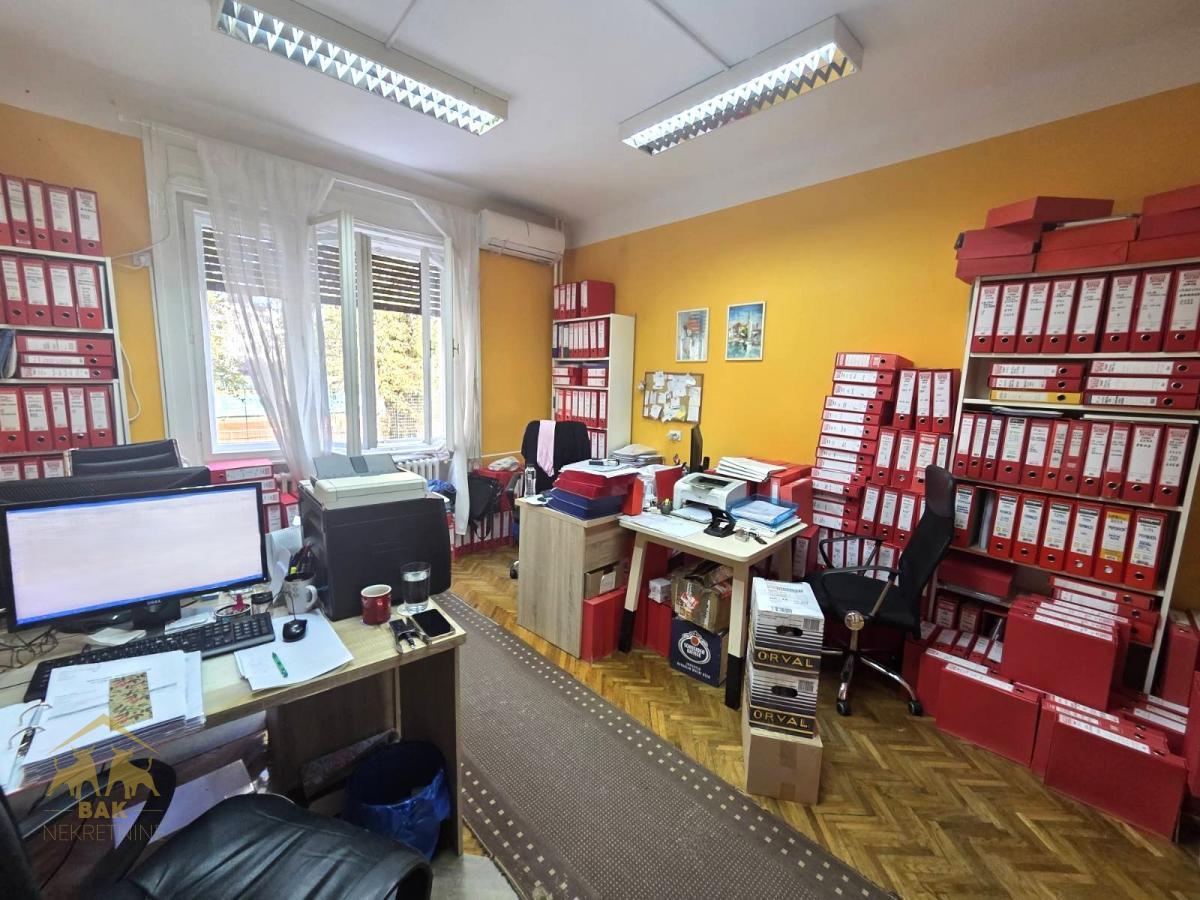 Odlican-cetvorosoban-salonski-stan-kod-Dunavskog-parka Odličan četvorosoban salonski stan kod Dunavskog parka