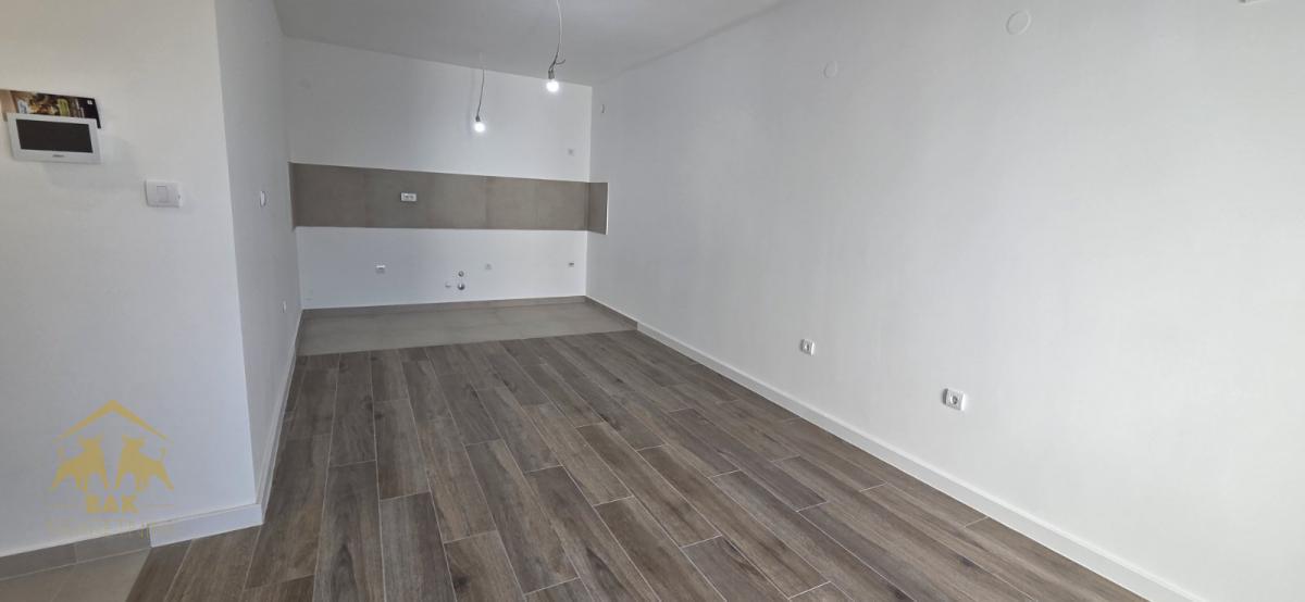 Odličan dvoiposoban stan u urbanoj vili na Telepu