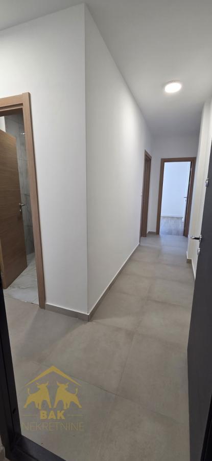Odličan dvoiposoban stan u urbanoj vili na Telepu