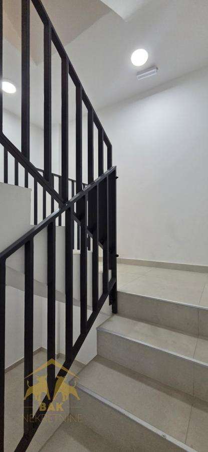 Odličan dvoiposoban stan u urbanoj vili na Telepu