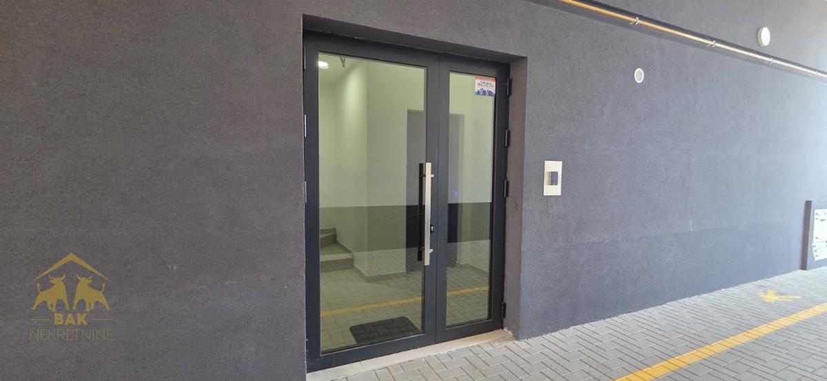 Odličan dvoiposoban stan u urbanoj vili na Telepu