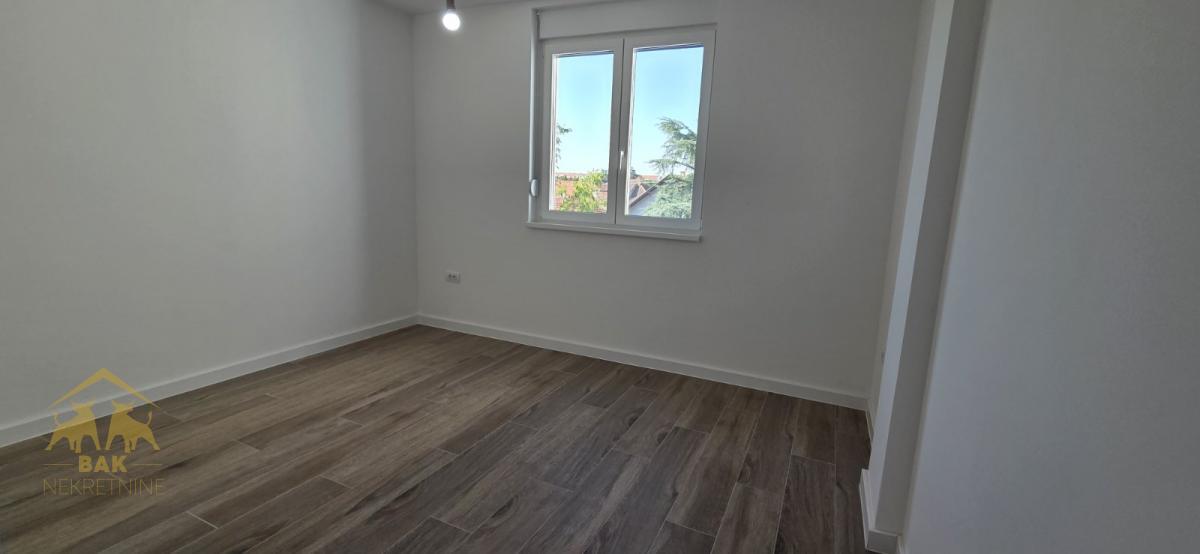 Odličan dvoiposoban stan u urbanoj vili na Telepu
