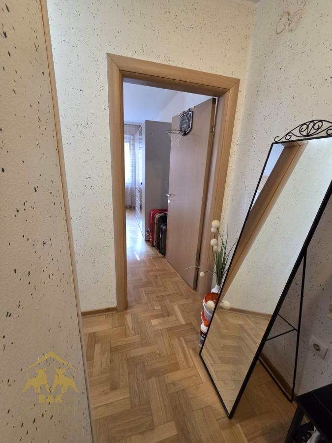 Odlican-dvoiposobnan-namesten-stan-sa-parkingom-na-Novoj-Detelinari-24 Odličan komforan dvosobnan namešten stan sa parkingom na Novoj Detelinari