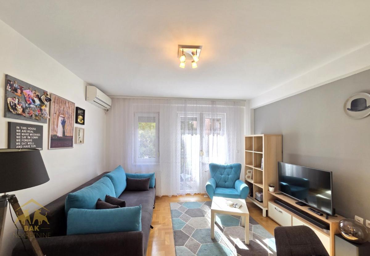 Odlican-dvoiposobnan-namesten-stan-sa-parkingom-na-Novoj-Detelinari-3 Odličan komforan dvosobnan namešten stan sa parkingom na Novoj Detelinari