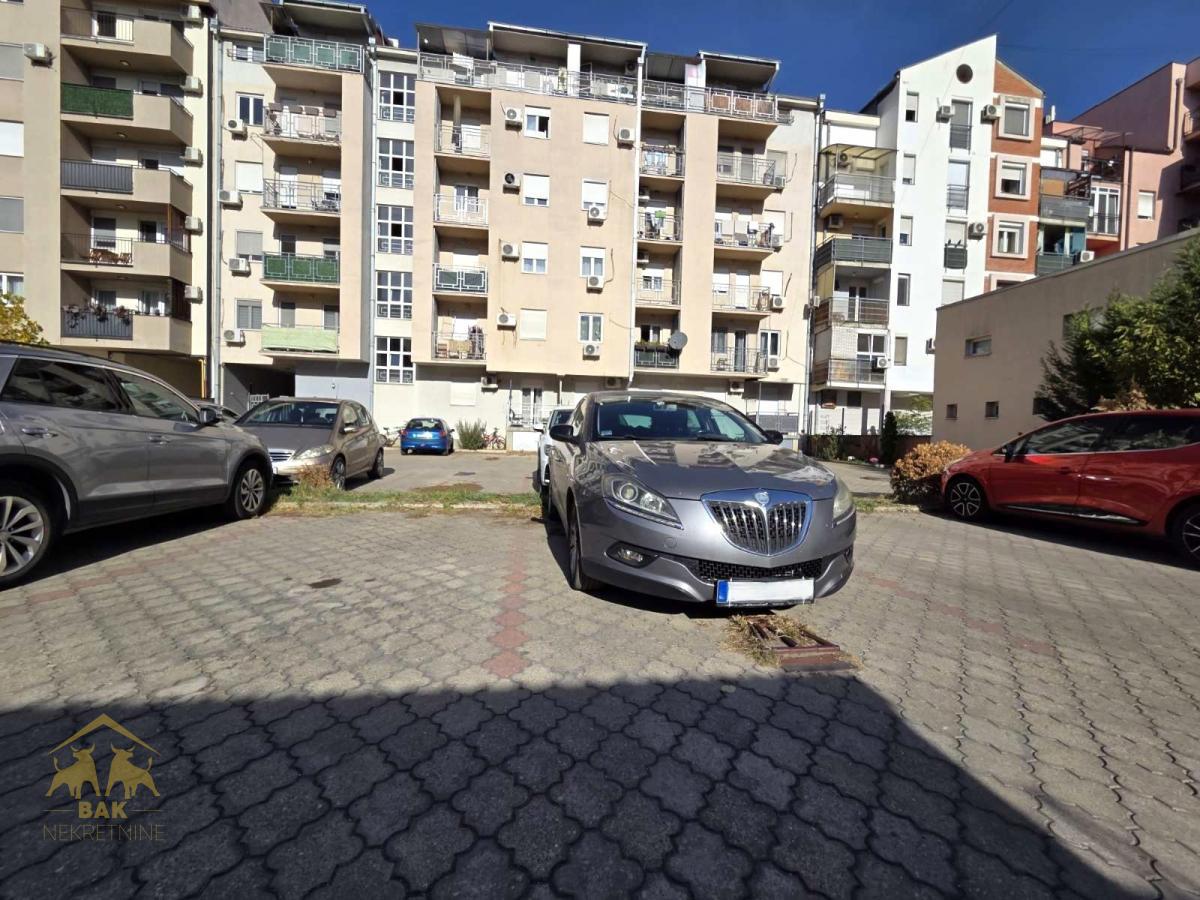 Odlican-dvoiposobnan-namesten-stan-sa-parkingom-na-Novoj-Detelinari-31 Odličan komforan dvosobnan namešten stan sa parkingom na Novoj Detelinari