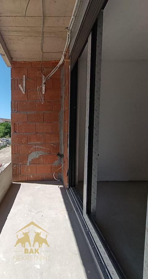 Odličan dvosoban stan na Bulevaru patrijarha Pavla sa PDV