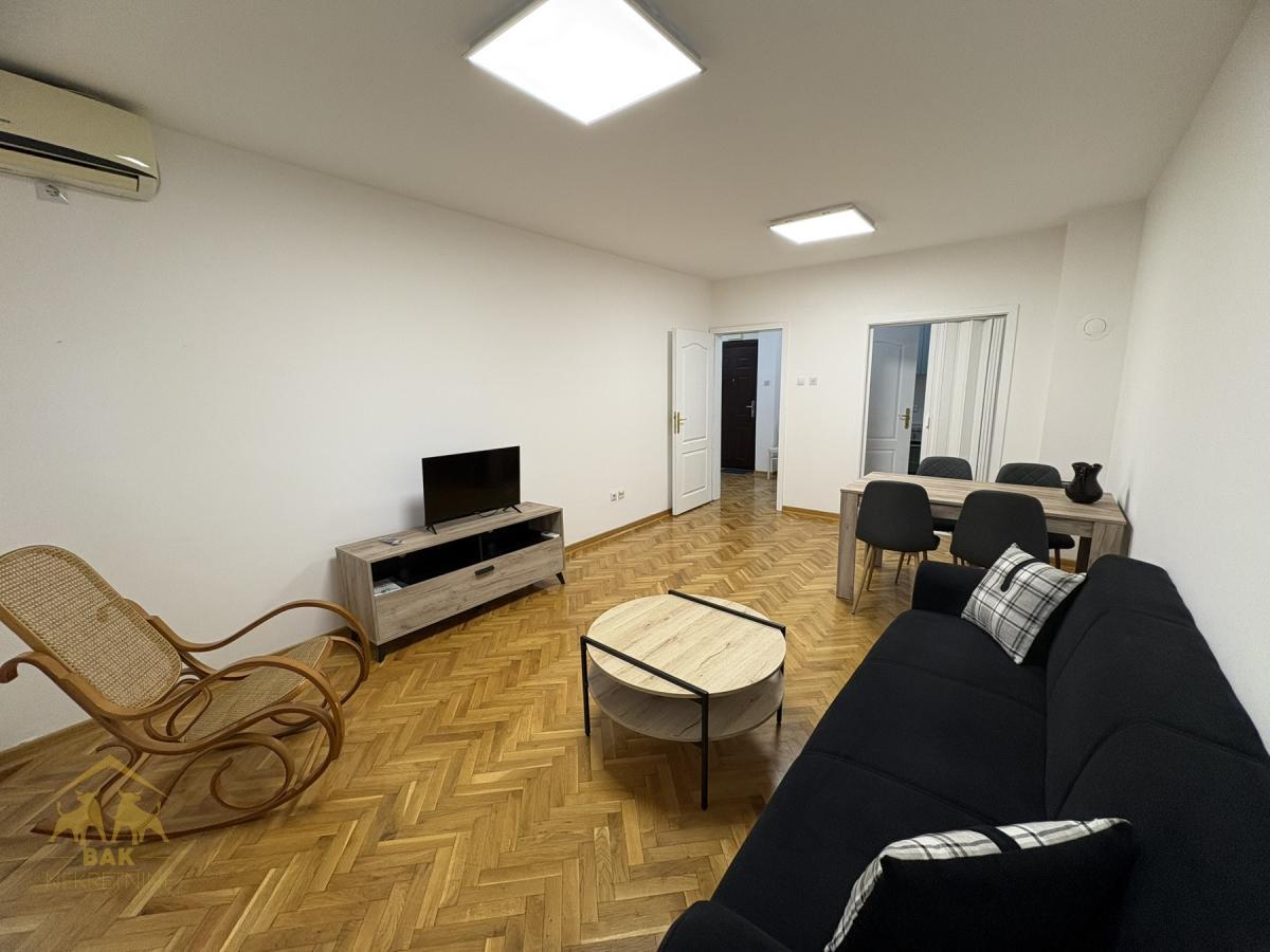 Odličan dvosoban stan u centru Novog Sada!