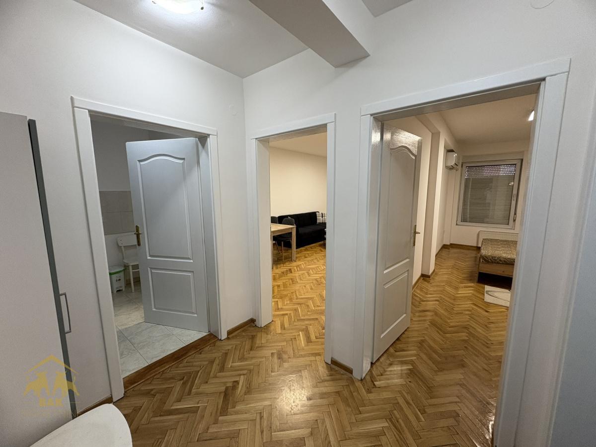 Odličan dvosoban stan u centru Novog Sada!