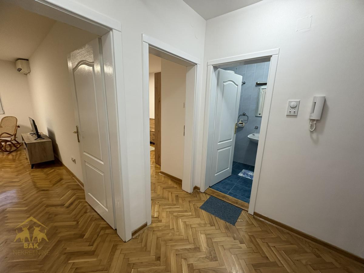 Odličan dvosoban stan u centru Novog Sada!