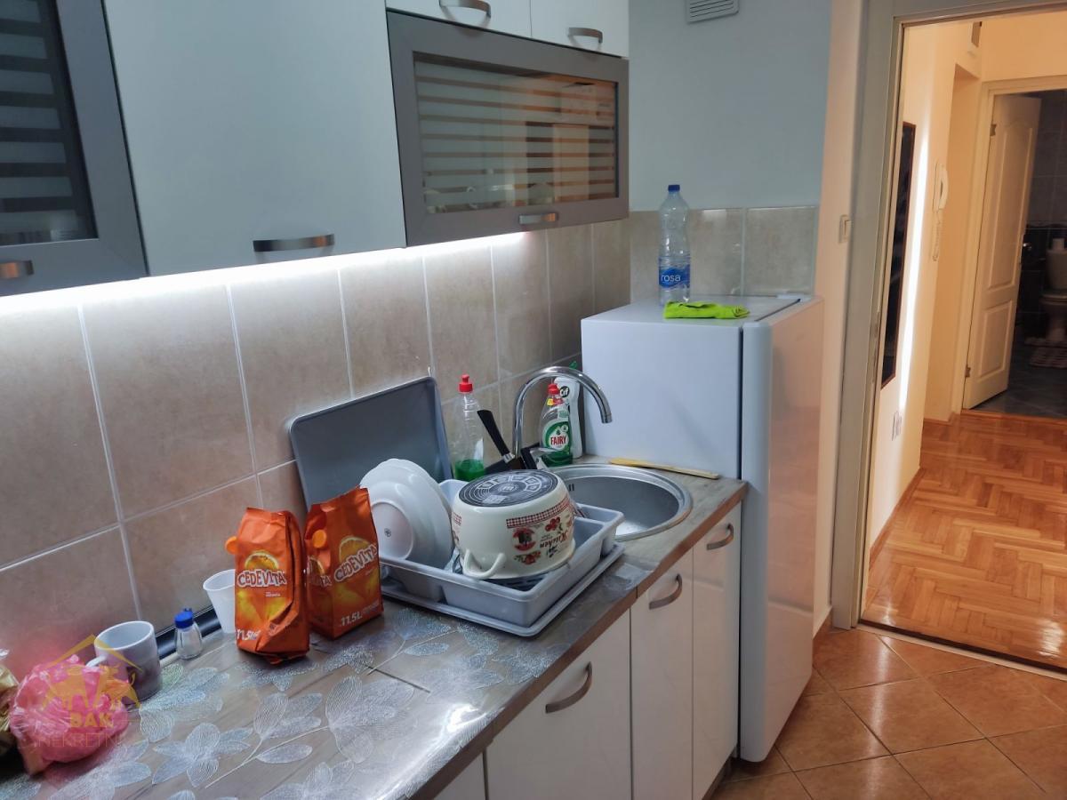 Odličan dvosoban stan u neposrednoj blizini Bulevara Evrope