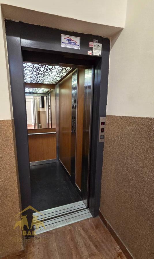 Odlican-dvosoban-svetao-stan-u-blizini-Sajma-20 Odličan dvosoban svetao stan u blizini Sajma