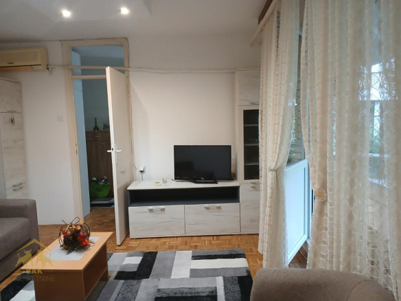 Odličan jedniposoban stan na Novom Naselju okružen zelenilom u mirnom delu
