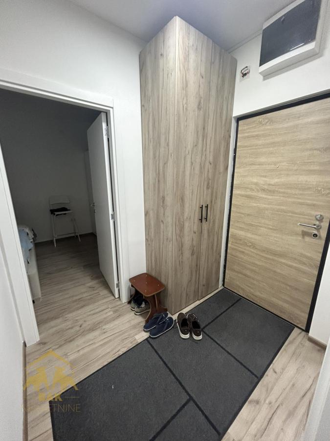 Odličan komforan dvosoban stan u Starom gradu u zgradi sa liftom