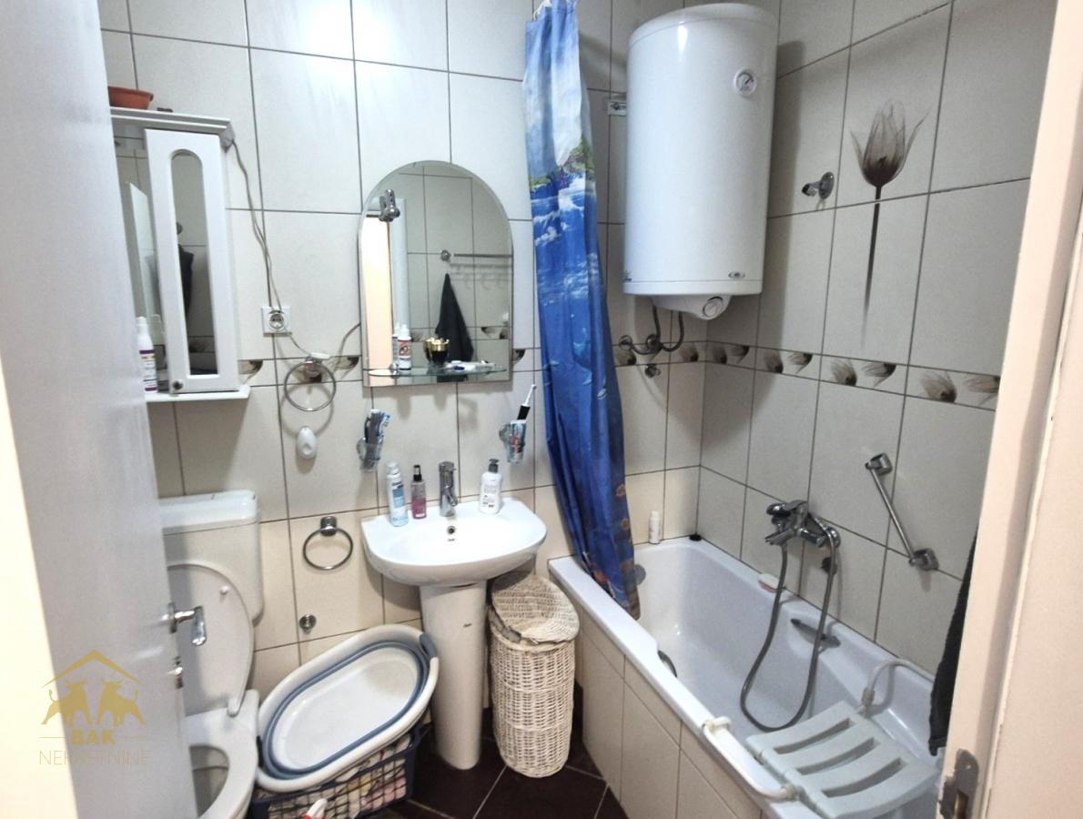 Odličan namešten dvosoban stan u centru sa velikom terasom