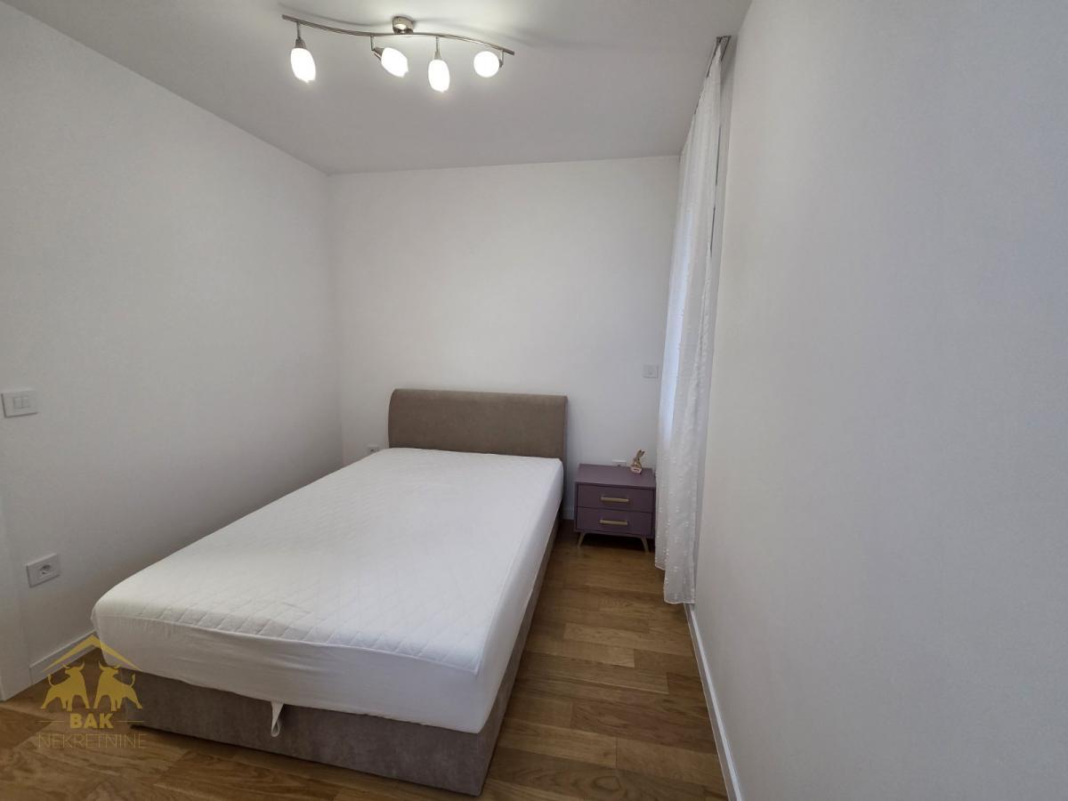 Odličan namešten jednoiposoban stan kod Kliničkog Centra Vojvodine