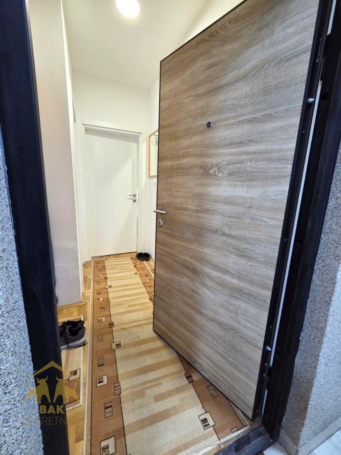 Odličan namešten jednoiposoban stan na Bulevaru Patrijarha Pavla