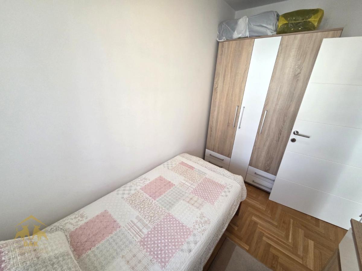 Odličan namešten jednoiposoban stan u blizini Merkura