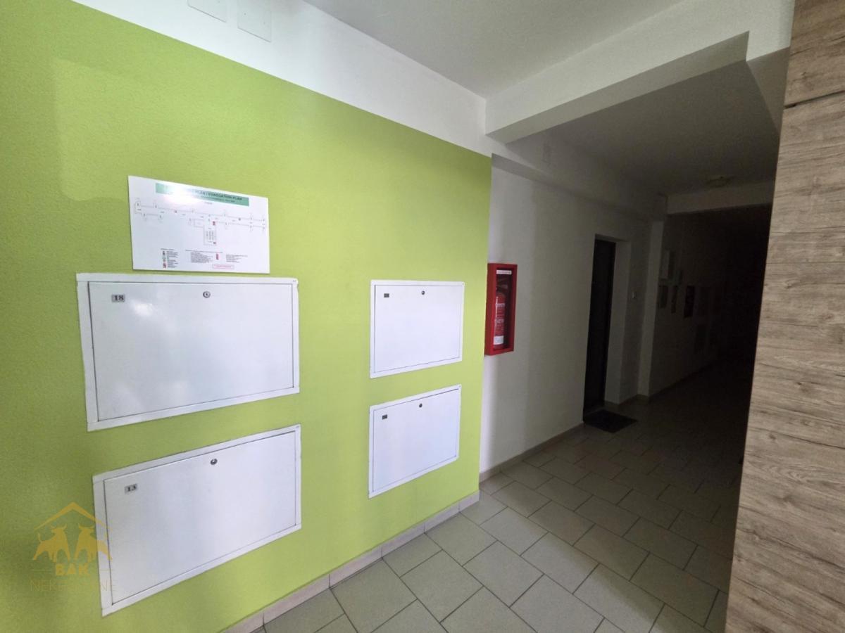 Odličan namešten jednoiposoban stan u blizini Merkura