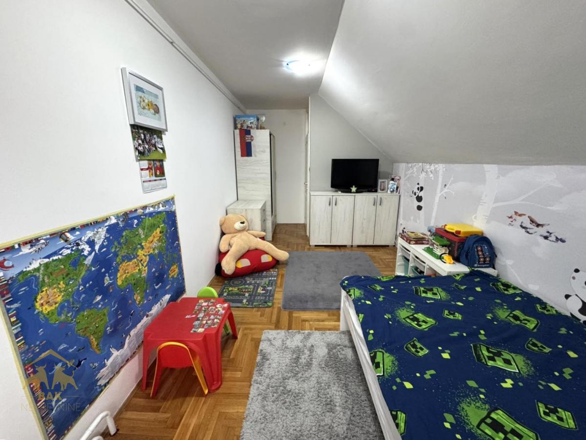 Odličan namešten trosoban DUPLEX na Novoj Detelinari