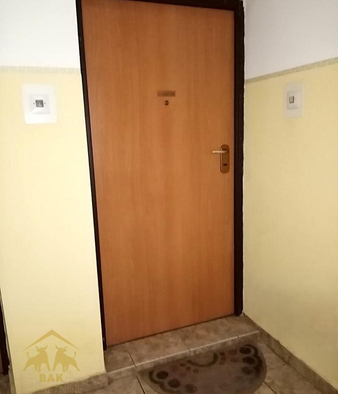 675