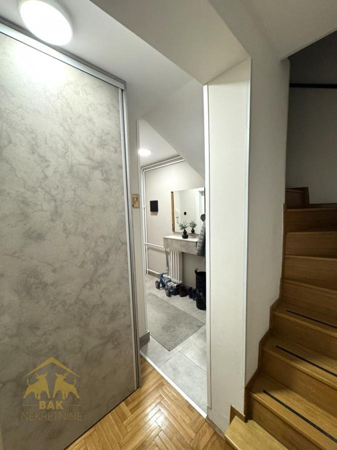 Odličan namešten trosoban DUPLEX na Novoj Detelinari