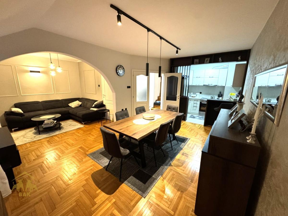Odličan namešten trosoban DUPLEX na Novoj Detelinari