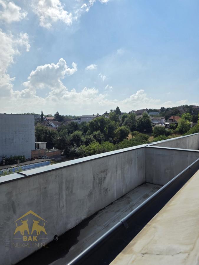 Odličan nov trosoban dupleks na Petrovaradinu