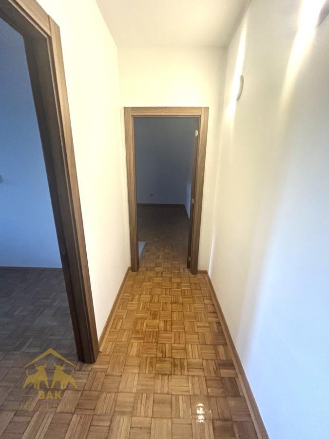 Odličan renoviran dvosoban stan na Keju