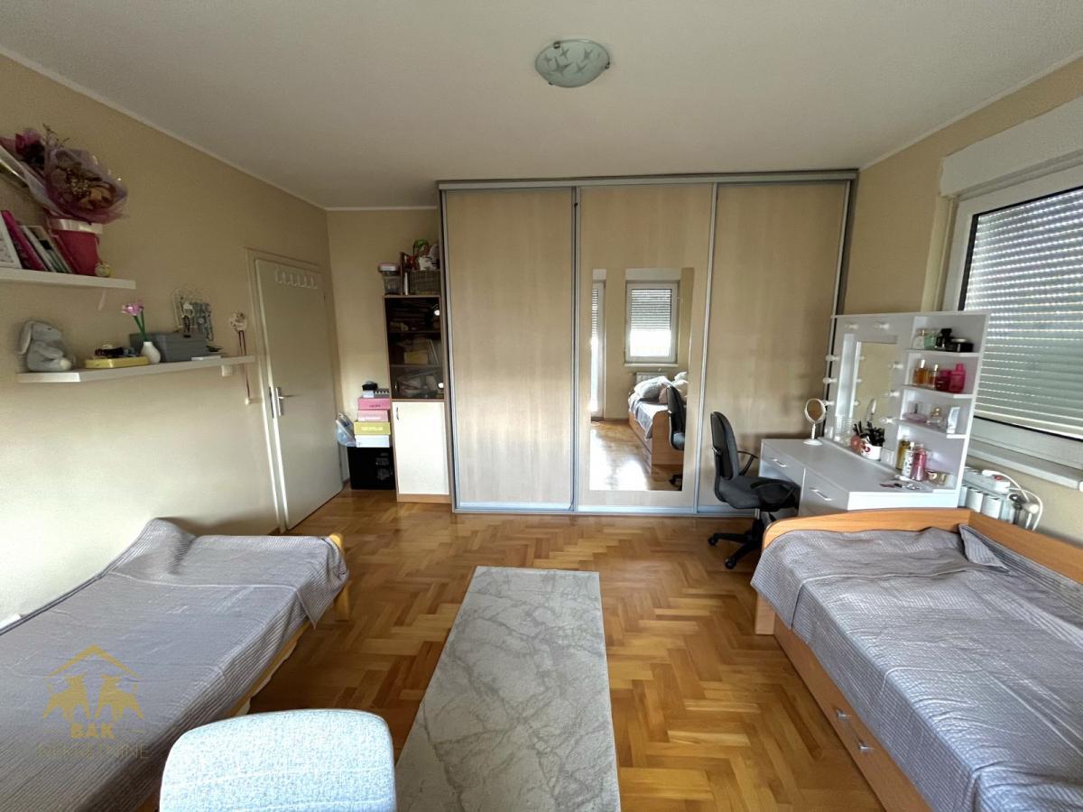 Odličan trosoban stan na Jugovićevu