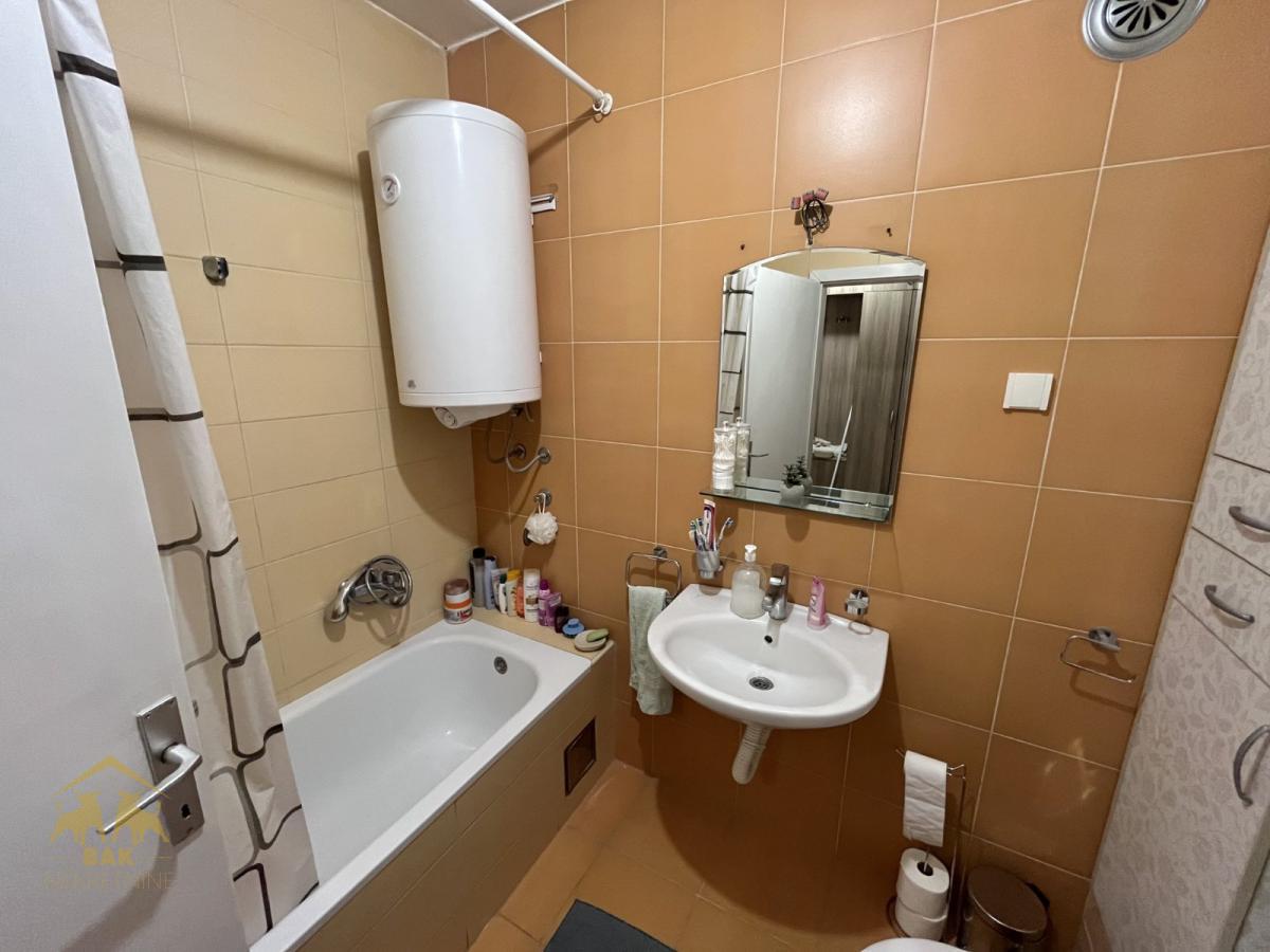 Odličan trosoban stan na Jugovićevu
