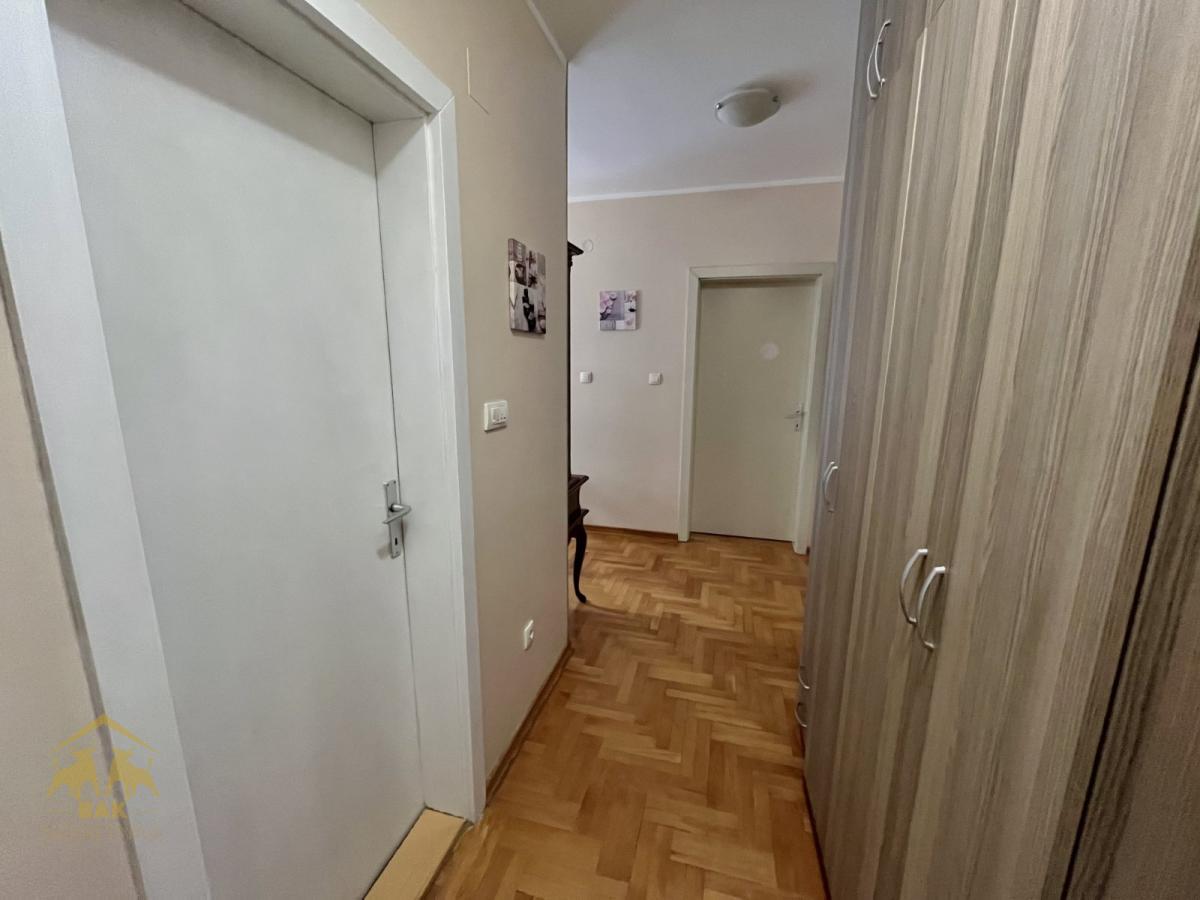 Odličan trosoban stan na Jugovićevu