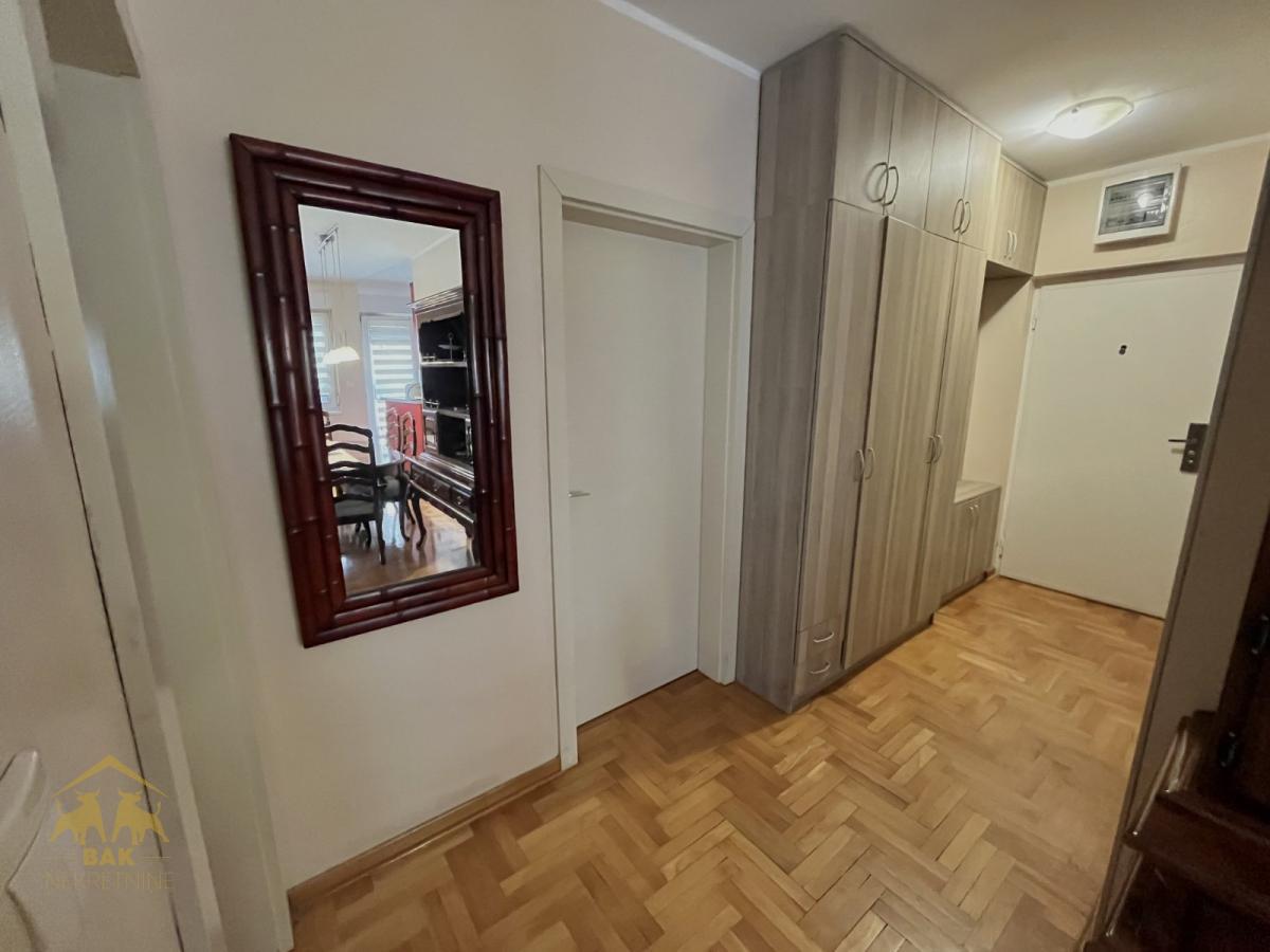 Odličan trosoban stan na Jugovićevu