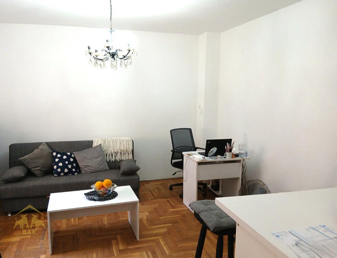 Odlicna-namestena-garsonjera-sa-terasom-na-Podbari-dvorisno-orijentisana-2 Odlična nameštena garsonjera sa terasom na Podbari, dvorišno orijentisana