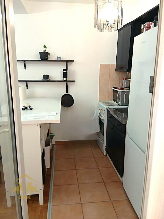 Odlicna-namestena-garsonjera-sa-terasom-na-Podbari-dvorisno-orijentisana-4 Odlična nameštena garsonjera sa terasom na Podbari, dvorišno orijentisana