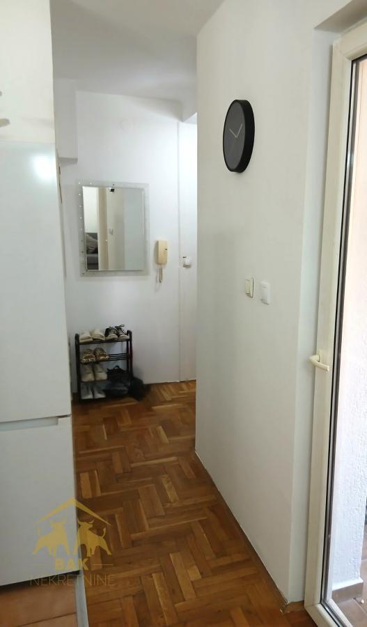 Odlicna-namestena-garsonjera-sa-terasom-na-Podbari-dvorisno-orijentisana-7 Odlična nameštena garsonjera sa terasom na Podbari, dvorišno orijentisana