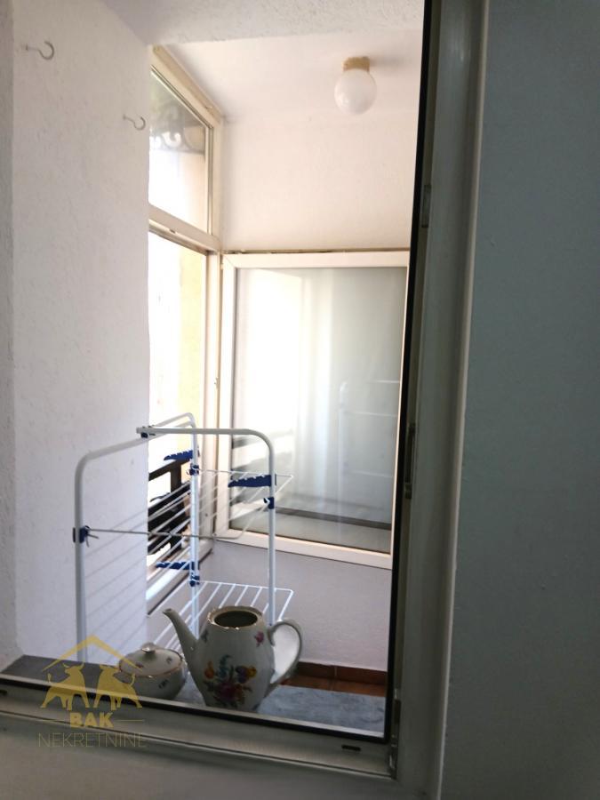 Odlicna-namestena-garsonjera-sa-terasom-na-Podbari-dvorisno-orijentisana-9 Odlična nameštena garsonjera sa terasom na Podbari, dvorišno orijentisana