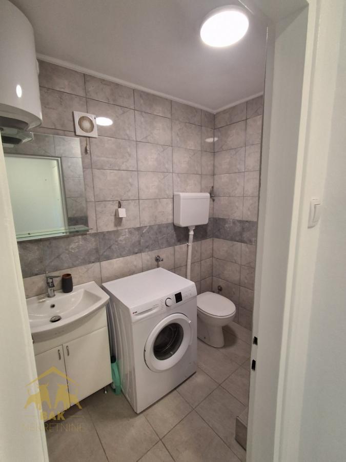 Odlična renovirana polunameštena garsonjera na Futoškom putu