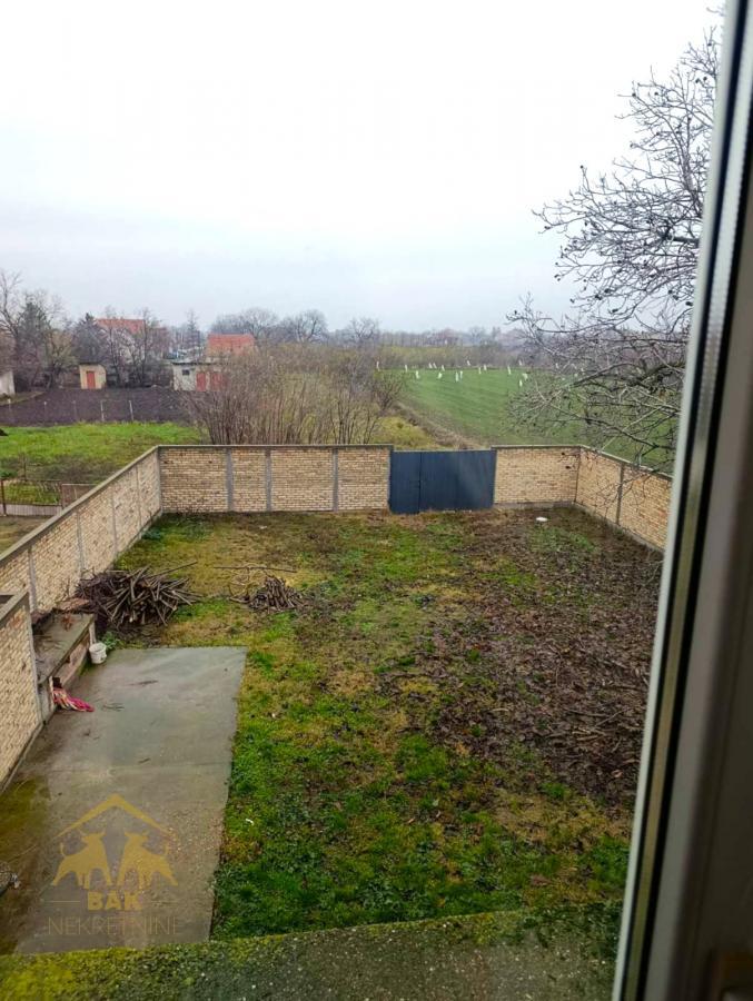 Odlična spratna kuća u Čurugu