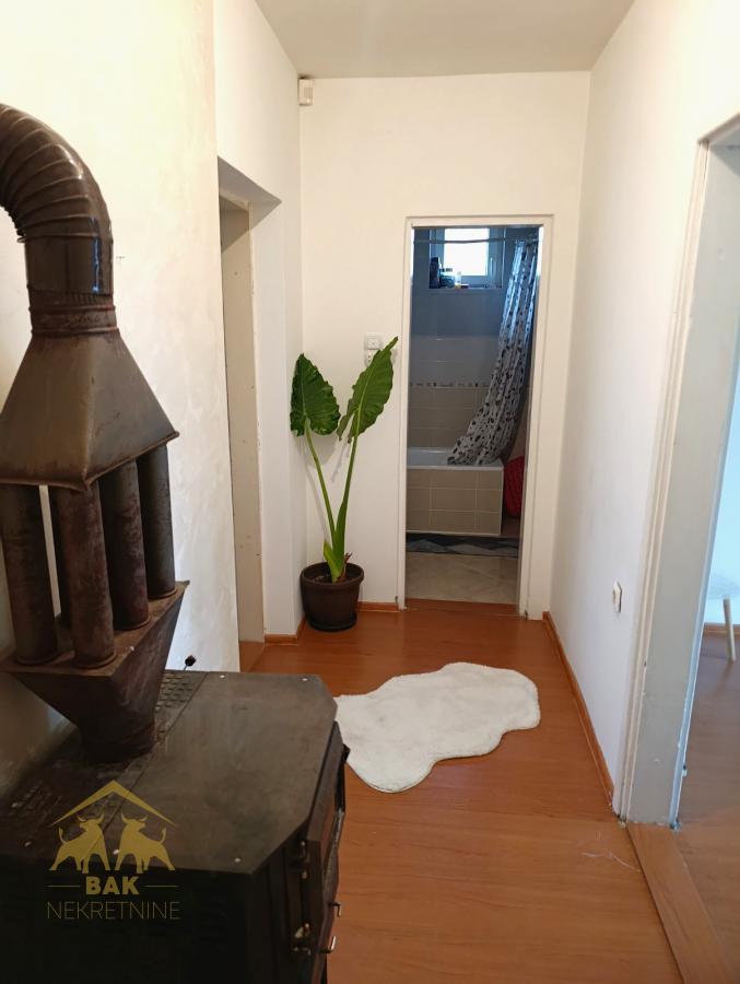 Odlična spratna kuća u Čurugu
