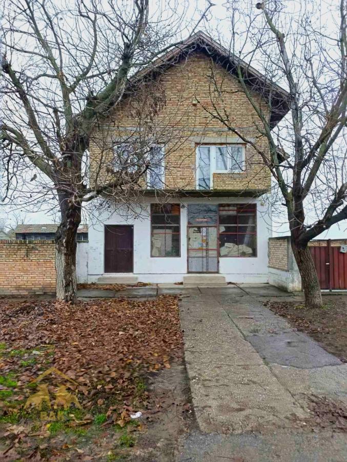 Odlična spratna kuća u Čurugu