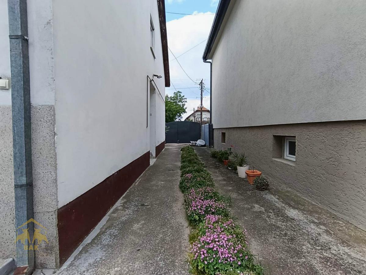 Porodična spratna kuća u Novom Futogu