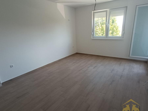 Odličan četvorosoban stan na Sajlovu