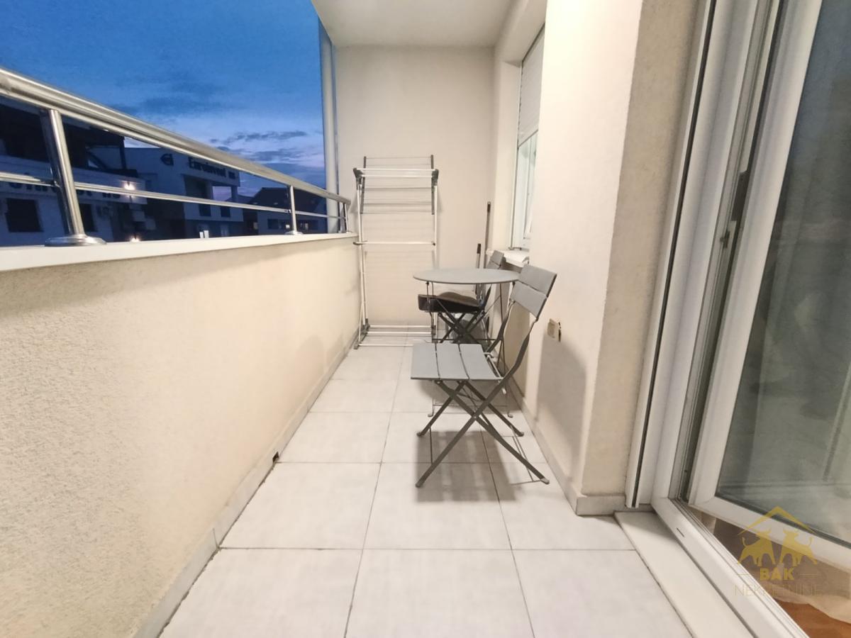 Prelep dvosoban stan na Novoj Detelinari