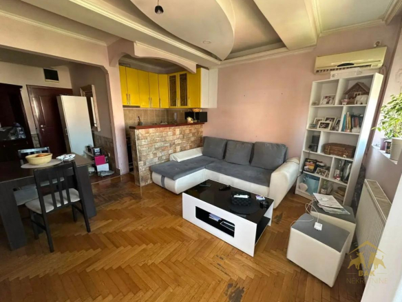 Prelep dvosoban stan na Novoj Detelinari