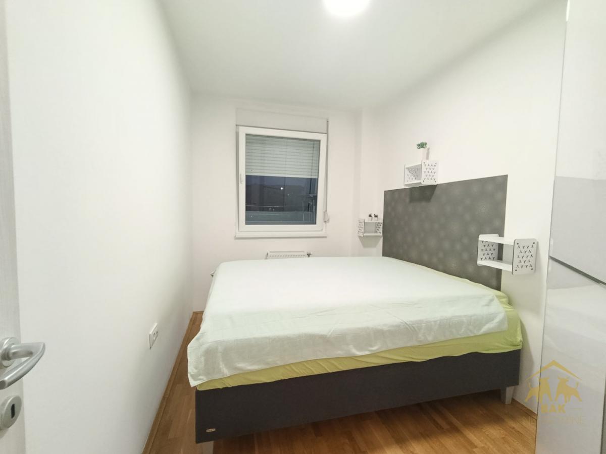 Prelep dvosoban stan na Novoj Detelinari