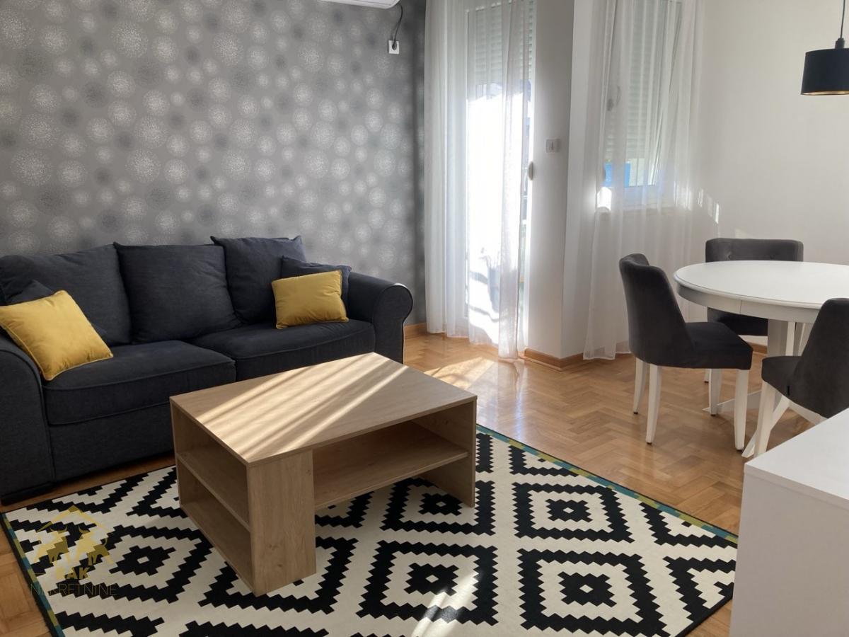 Prelep-dvosoban-stan-na-Sajmistu-2 Prelep dvosoban stan na Sajmištu