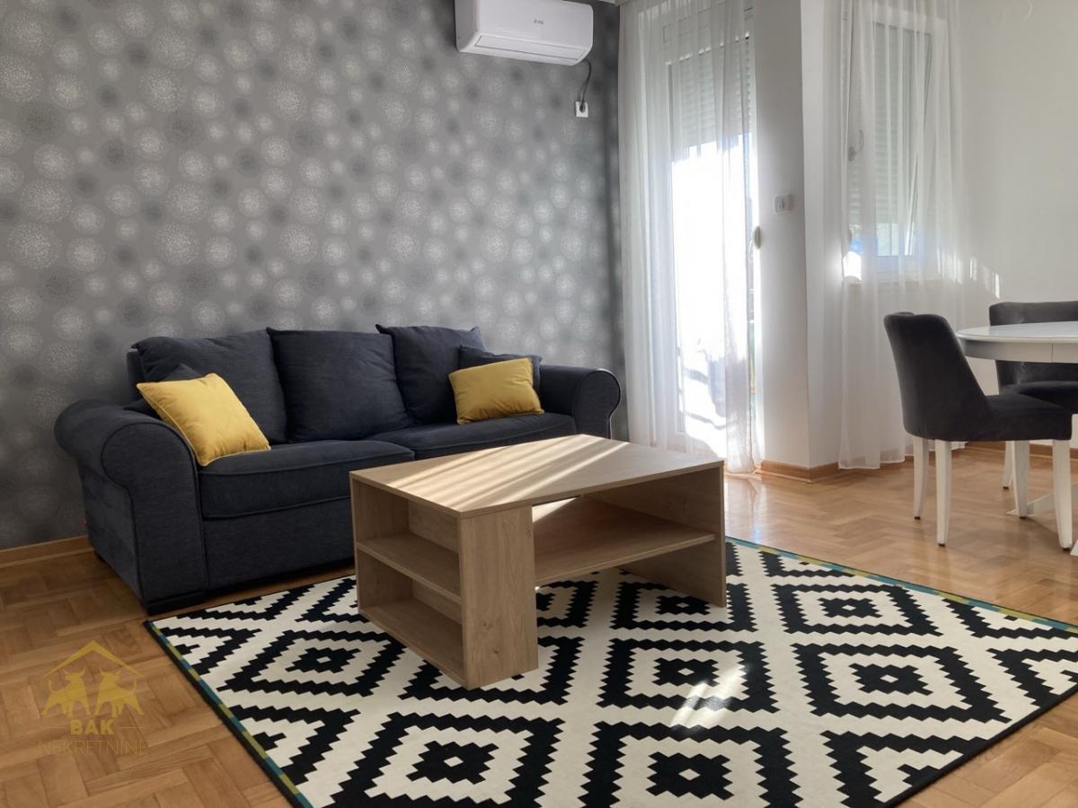 Prelep-dvosoban-stan-na-Sajmistu-5 Prelep dvosoban stan na Sajmištu