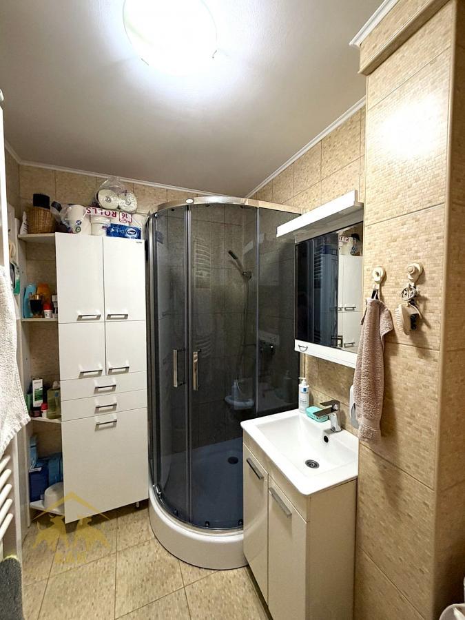 Prelep dvosoban stan na staroj Detelinari okružen zelenilom