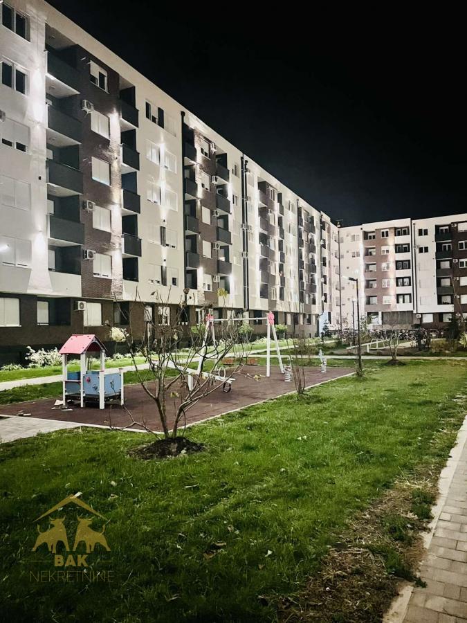 Prelep dvosoban stan u Squere Garden-u