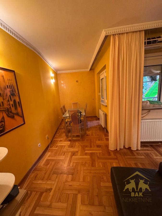 Prelep-dvosoban-stan-u-centru-grada-2 Prelep dvosoban stan u centru grada